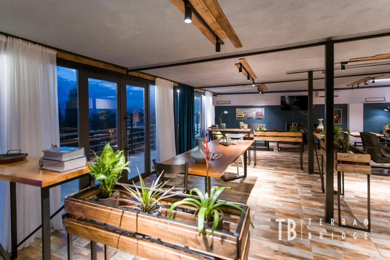Terra Bridge Hotel Tbilisi Luaran gambar