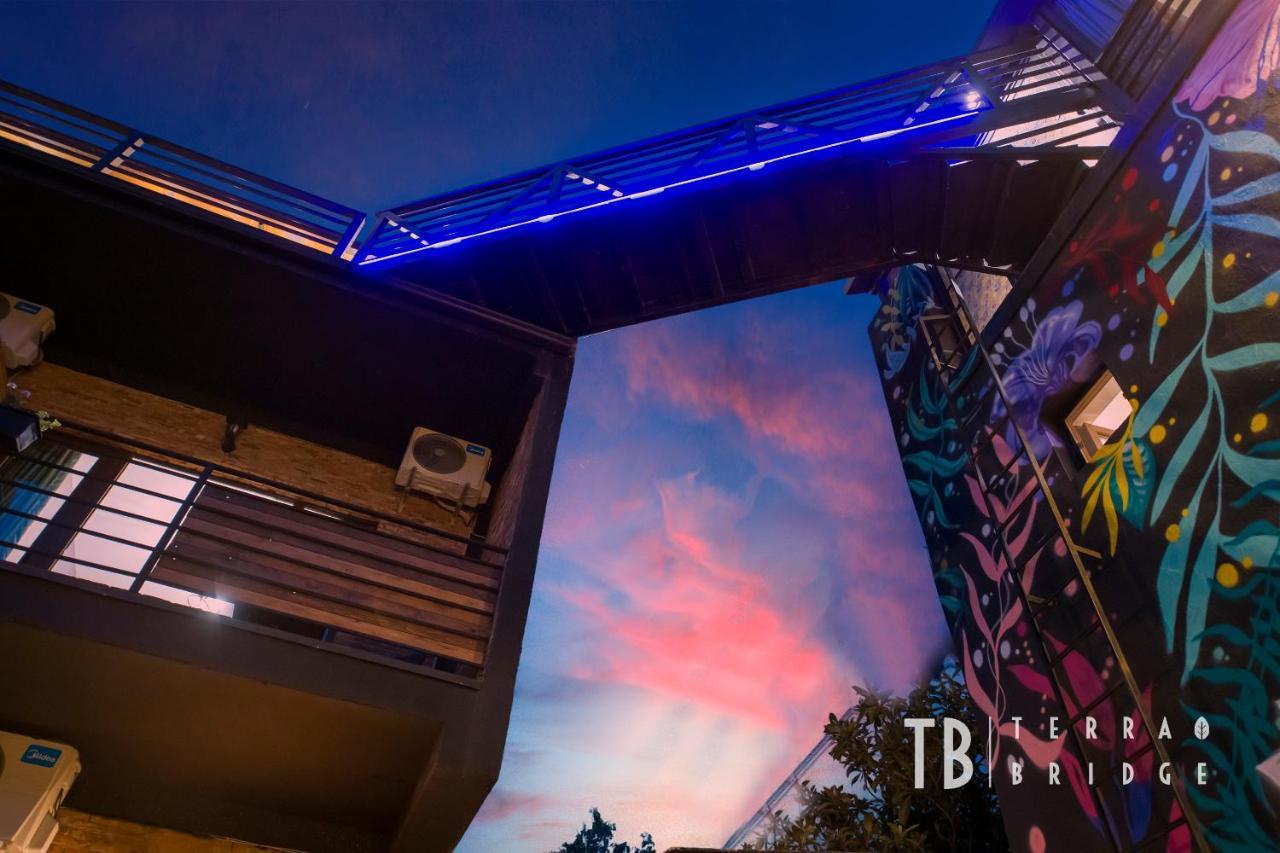 Terra Bridge Hotel Tbilisi Luaran gambar