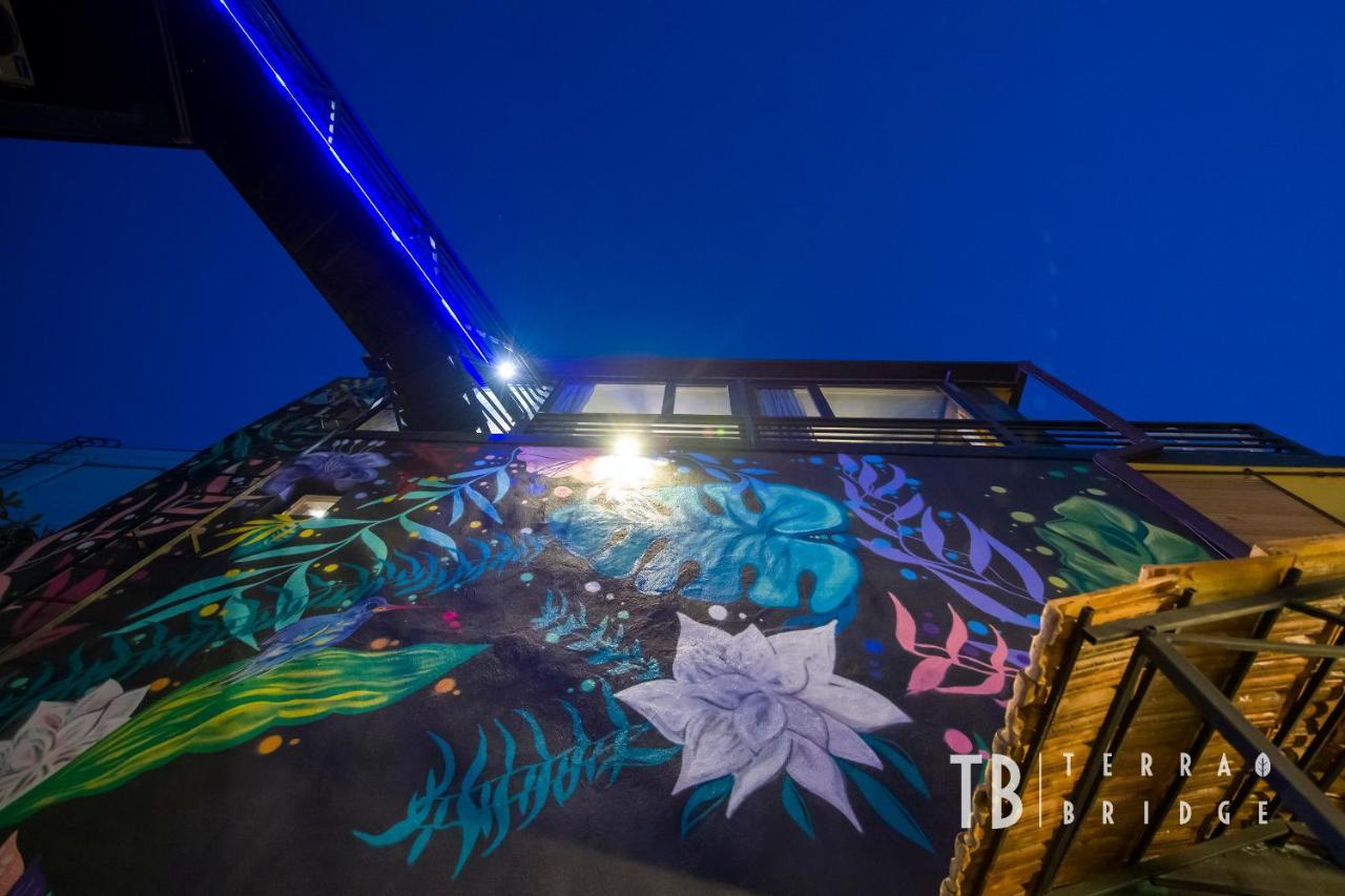 Terra Bridge Hotel Tbilisi Luaran gambar