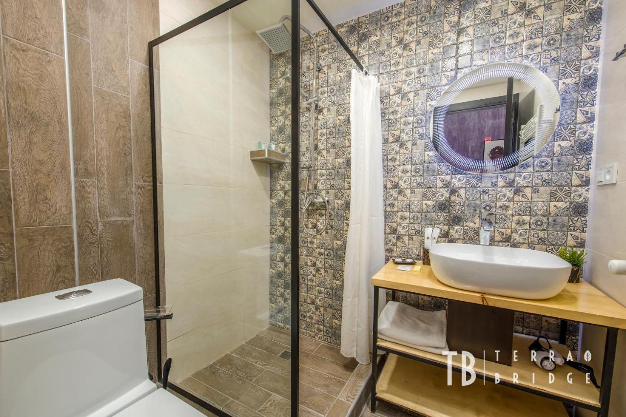 Terra Bridge Hotel Tbilisi Luaran gambar